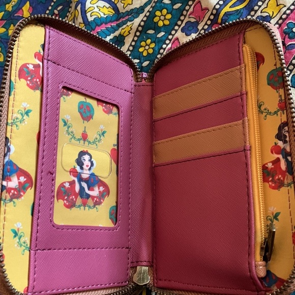 NWT Loungefly Disney Snow White Wallet - Picture 3 of 3